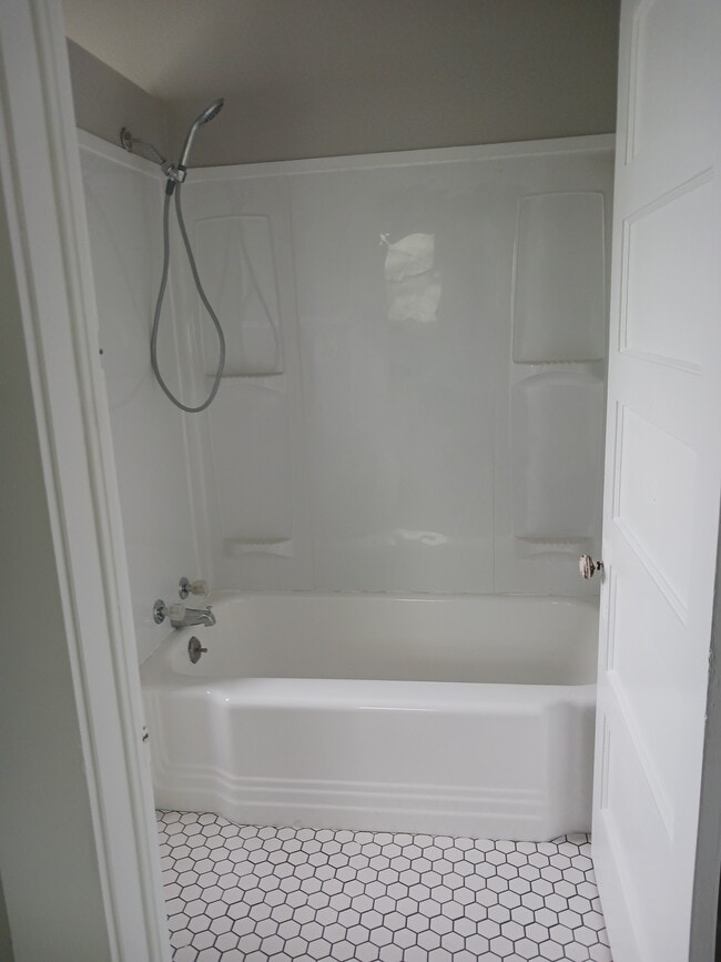 Everything is bright and clean! - 1202 W 3rd Ave