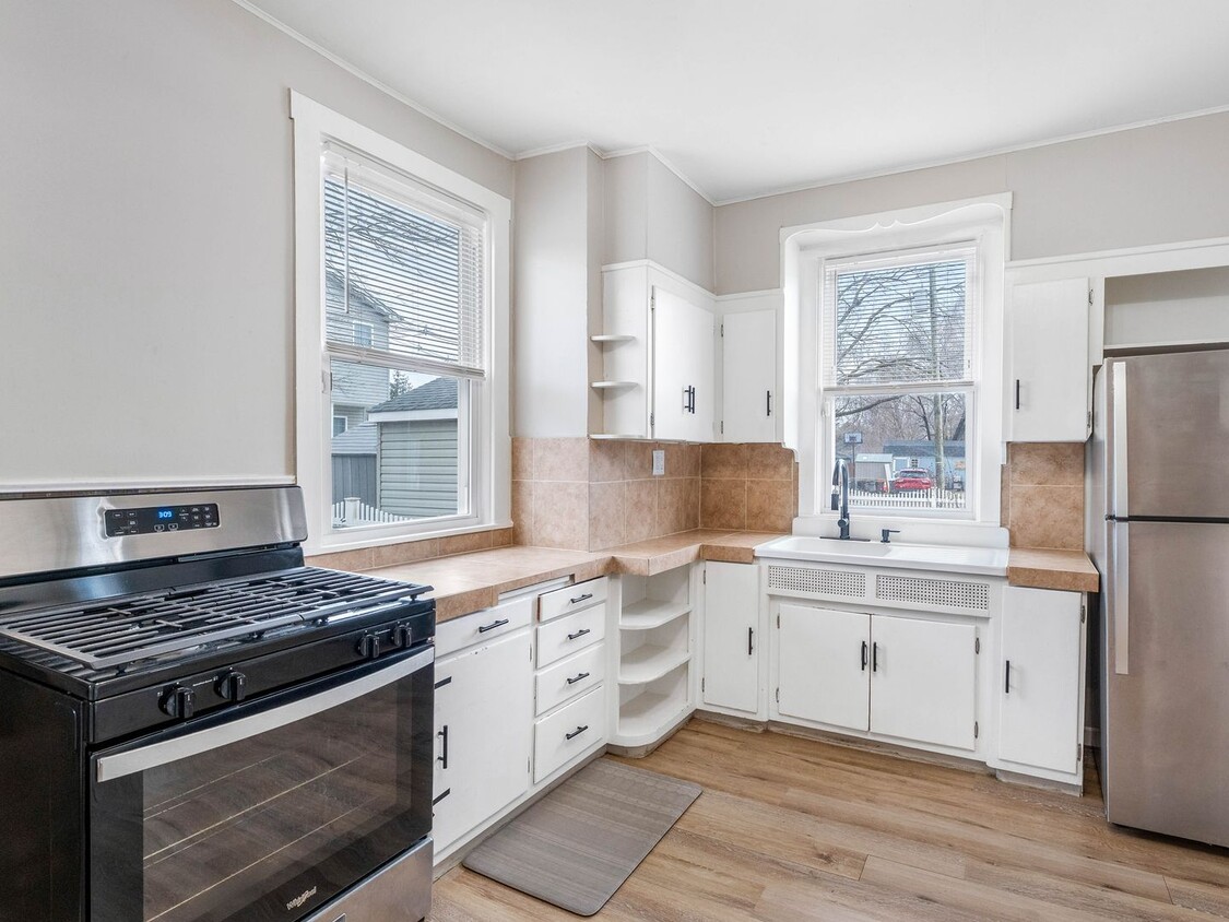 Newly Upgraded Duplex Unit for Rent – Modern Kitchen & Bathroom | Gloucester, NJ - Newly Upgraded Duplex Unit for Rent – Modern Kitchen & Bathroom | Gloucester, NJ