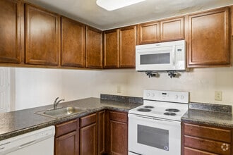 Sandpiper - 2BR, 1BA - 699SF - Kitchen - Pipers Landing Apartments