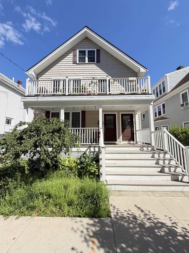 Building Photo - 70 Thorndike St