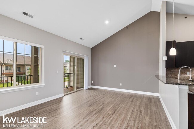 Foto del edificio - 45738 Utica Park Blvd