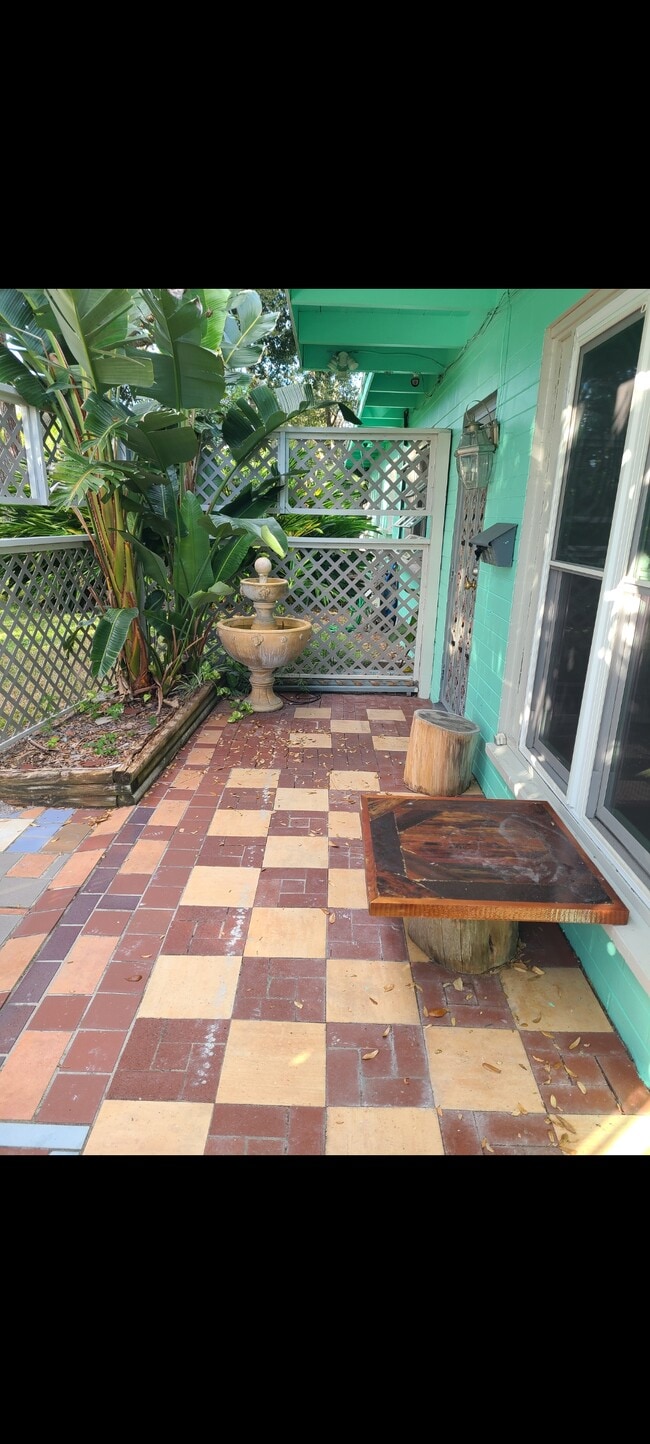 Foto del edificio - 1703 John Anderson Dr