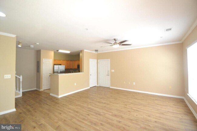 Foto del edificio - 5117 Travis Edward Way