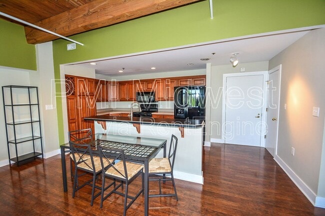 Building Photo - 430 N Park Ave