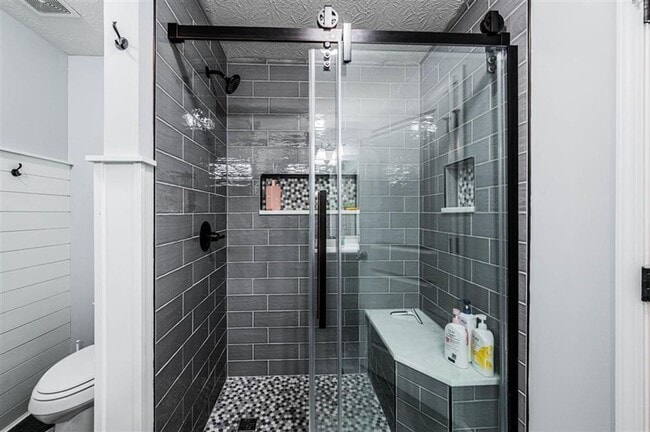 Building Photo - 5480 Green Ash Dr