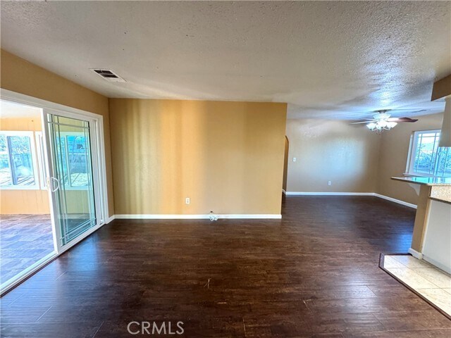 Foto del edificio - 18393 Catalpa St