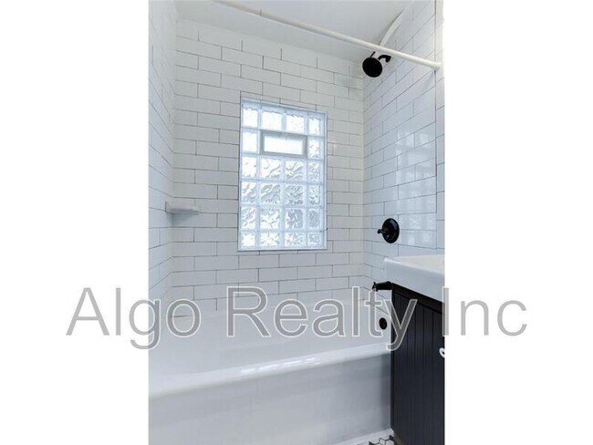 Building Photo - 904 N 30th Ave