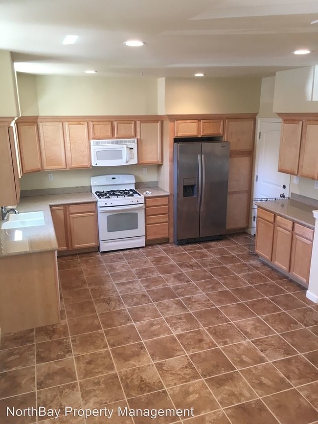 Building Photo - 2 br, 2.5 bath Condo - 160 Healdsburg Ave # E