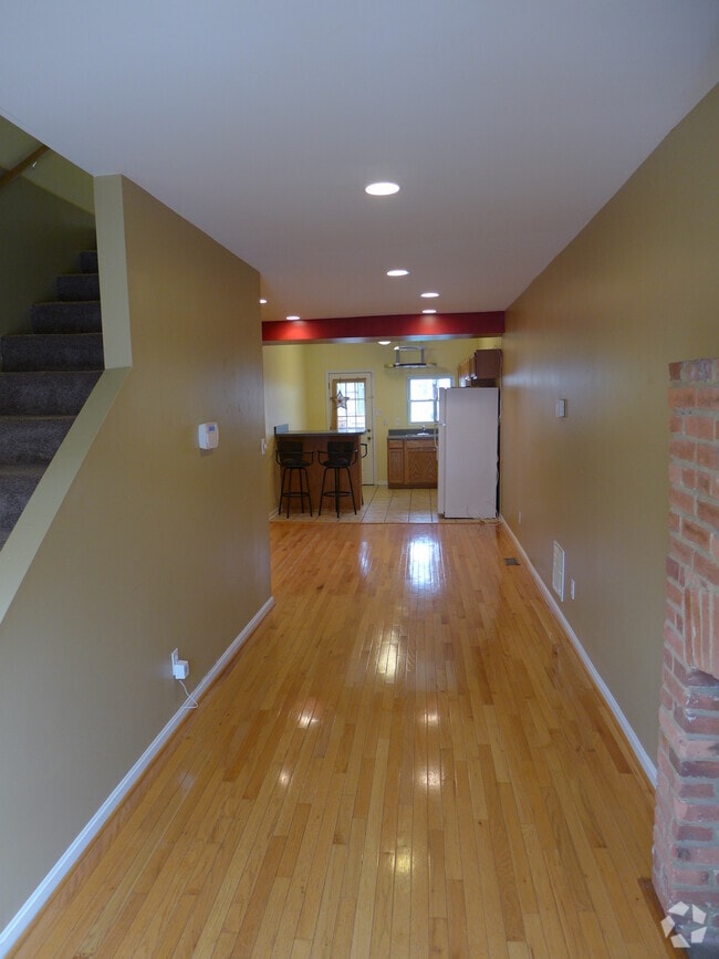 Building Photo - 121 S Conkling St