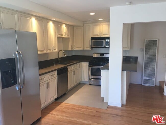 Building Photo - 3603 Mentone Ave