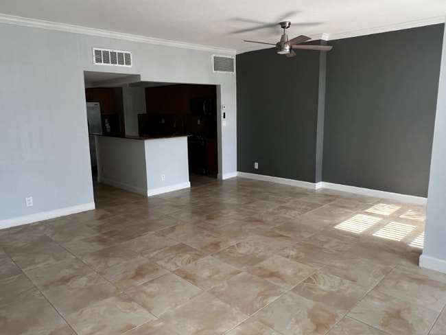 Building Photo - 525 N Ocean Blvd