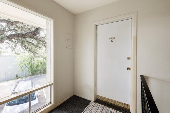 Building Photo - 5332 Balcones Dr