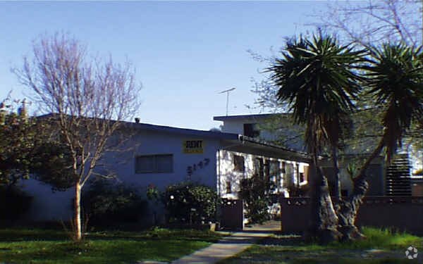 Building Photo - 5147 Canoga St