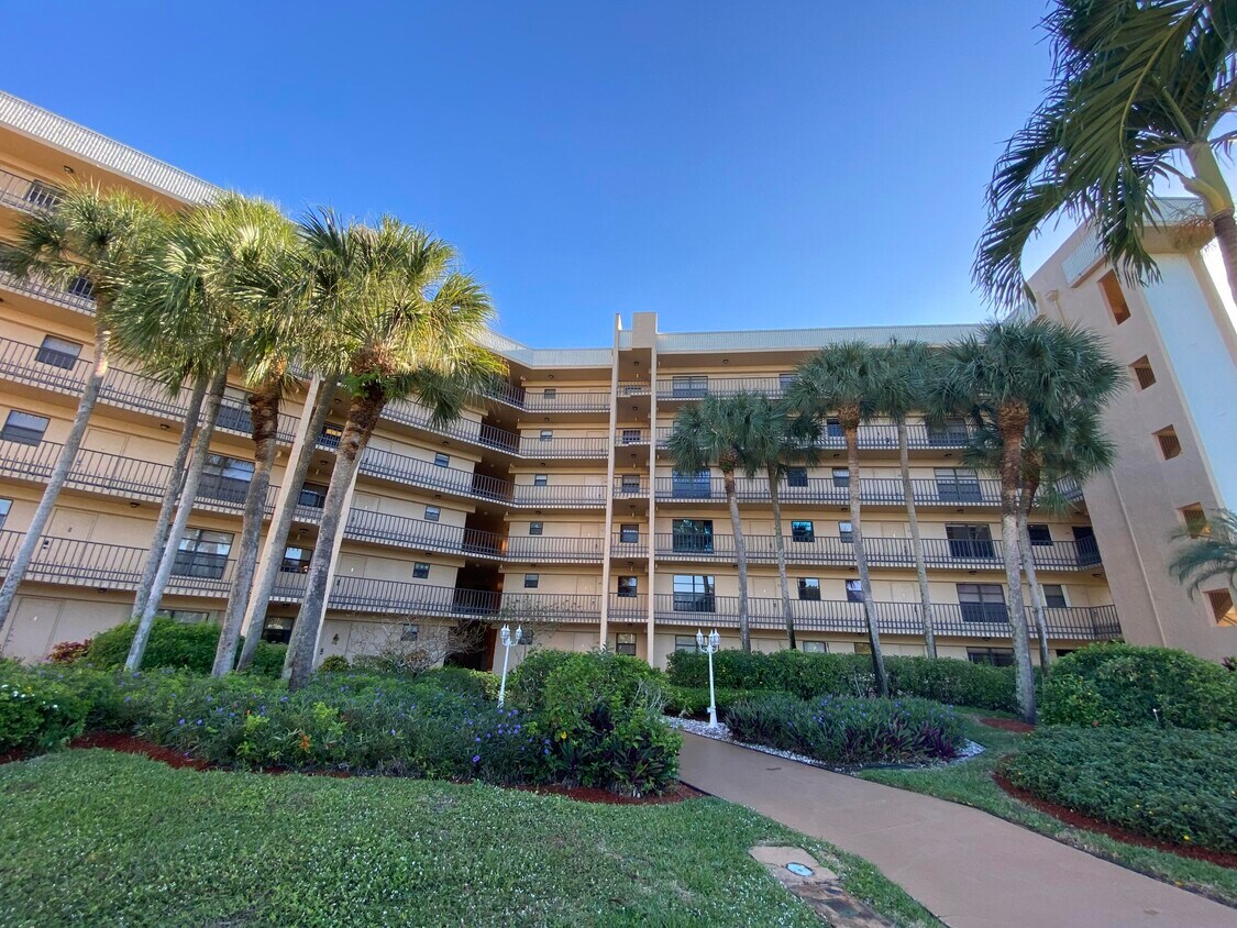 4640 Lucerne Lakes Blvd W Unit 407, Lake Worth, FL 33467 Condo for Rent in Lake Worth, FL