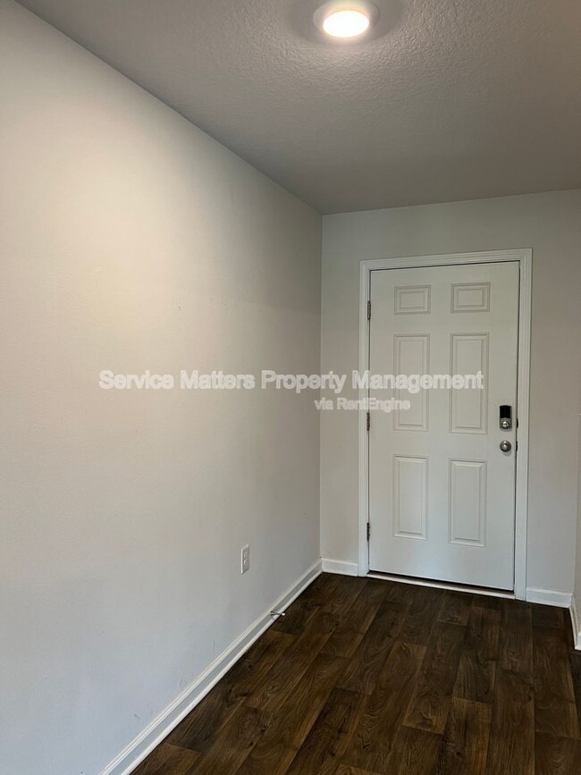 Foto del edificio - 7571 Oak Lake Blvd