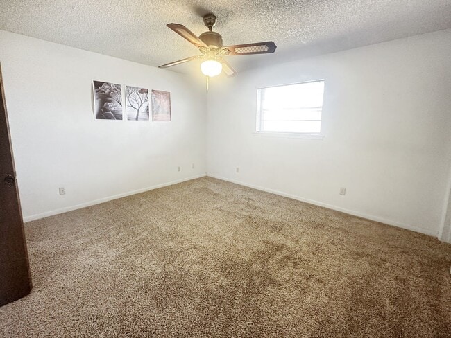 Building Photo - 1406 N Tasker Dr