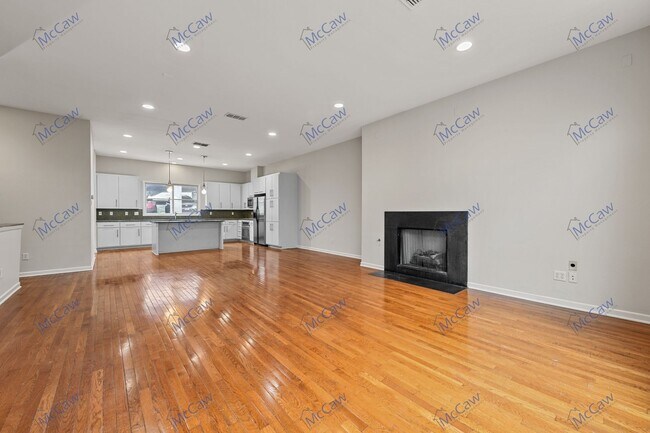 Building Photo - Spacious Luxury 3-bed 3.5-bath Townhome in...