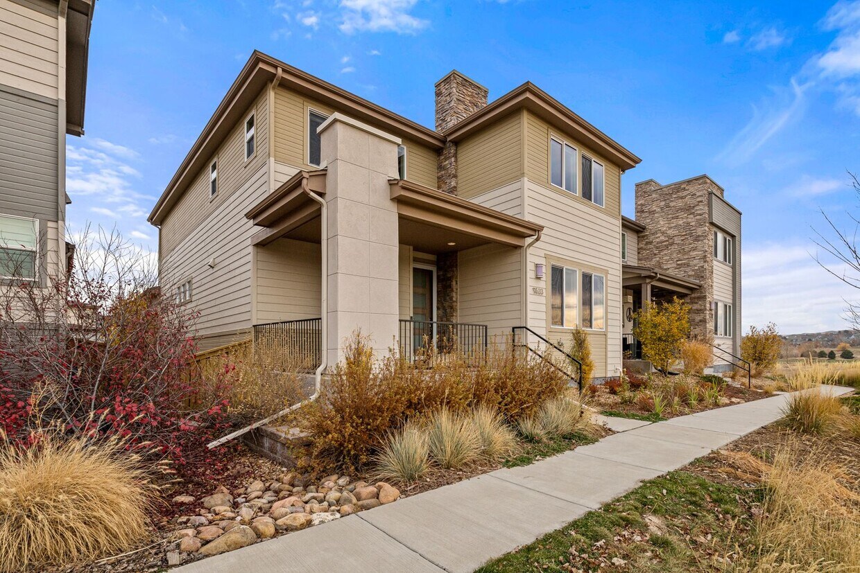 Primary Photo - Gorgeous Home with Mountain Views in Eastr...