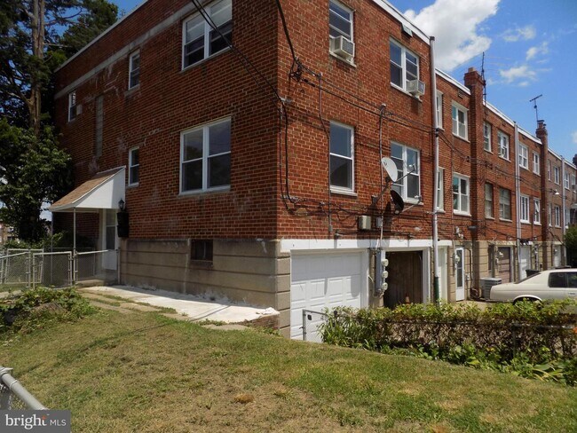 Building Photo - 7972 Forrest Ave