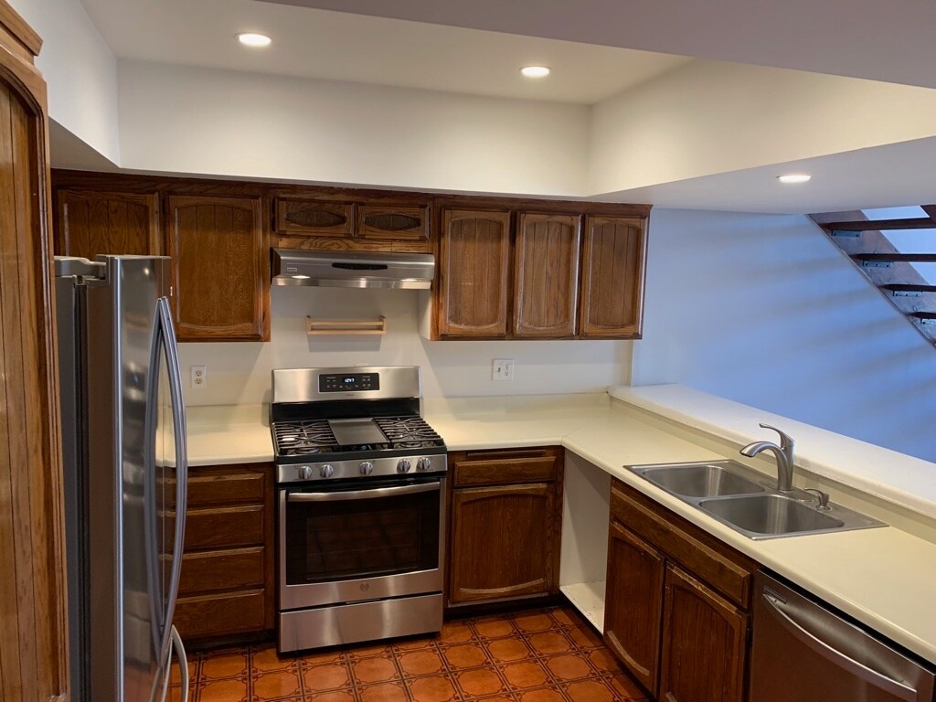 Kitchen - 5125 Harold Way