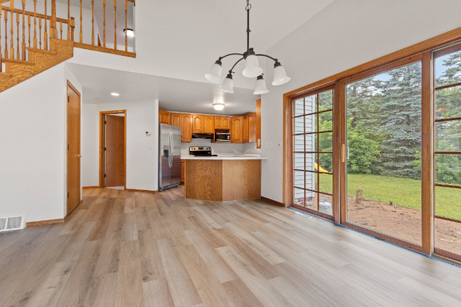Building Photo - 3270 Maple Grove