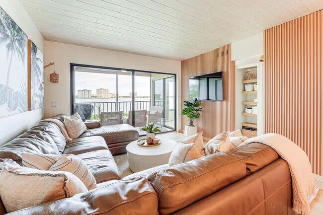 Foto del edificio - 6218 Palma Del Mar Blvd S