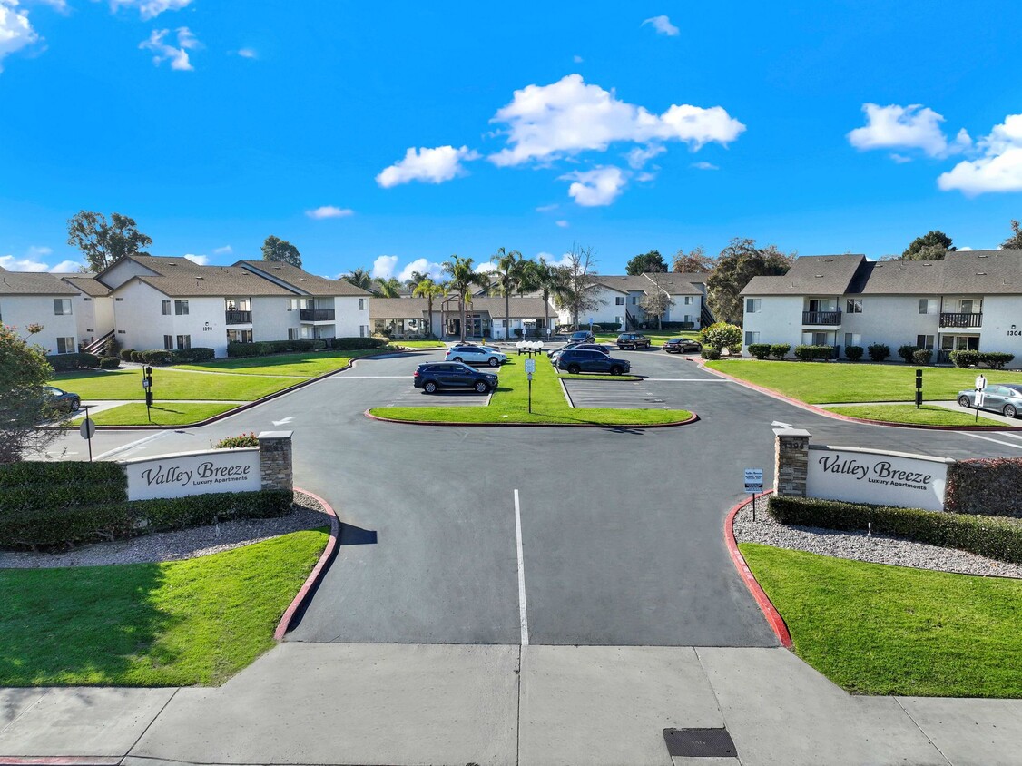 Primary Photo - Valley Breeze Apartments