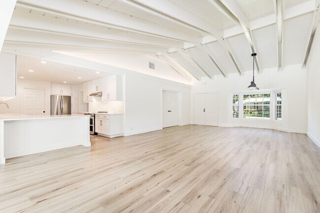 Foto del edificio - 120 Miramar Way