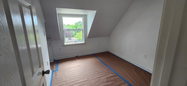 Building Photo - 391 Newport Ave