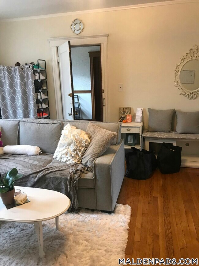 Building Photo - 349 Pleasant St