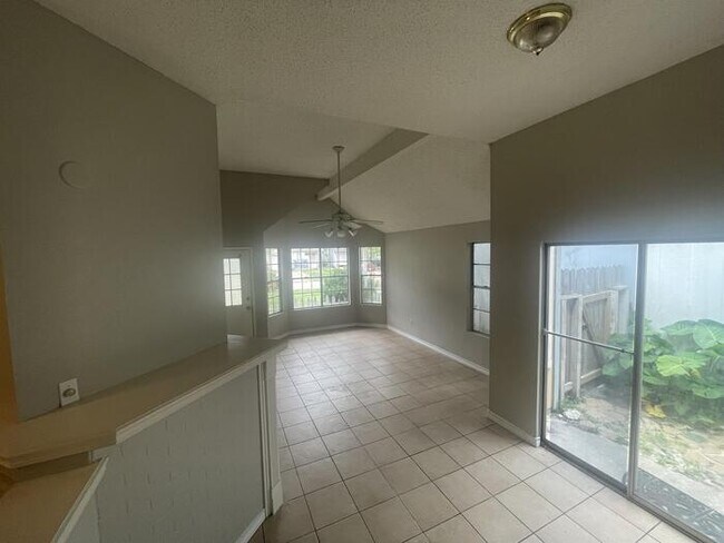 Foto del edificio - 11529 Springshire Dr