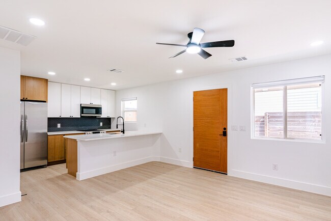 Foto del edificio - 1142 Mansell Ave