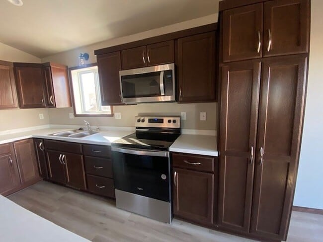 Building Photo - Beautiful home located in fast-growing Horace, ND.