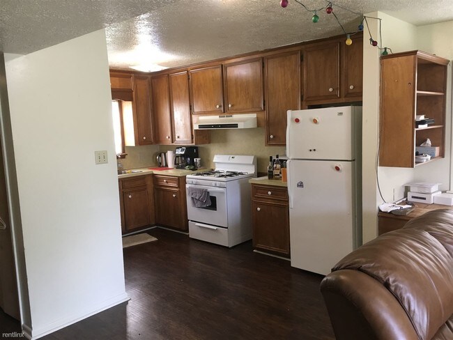Building Photo - 3 br, 1.5 bath House - 600 Peyton St 600 P...