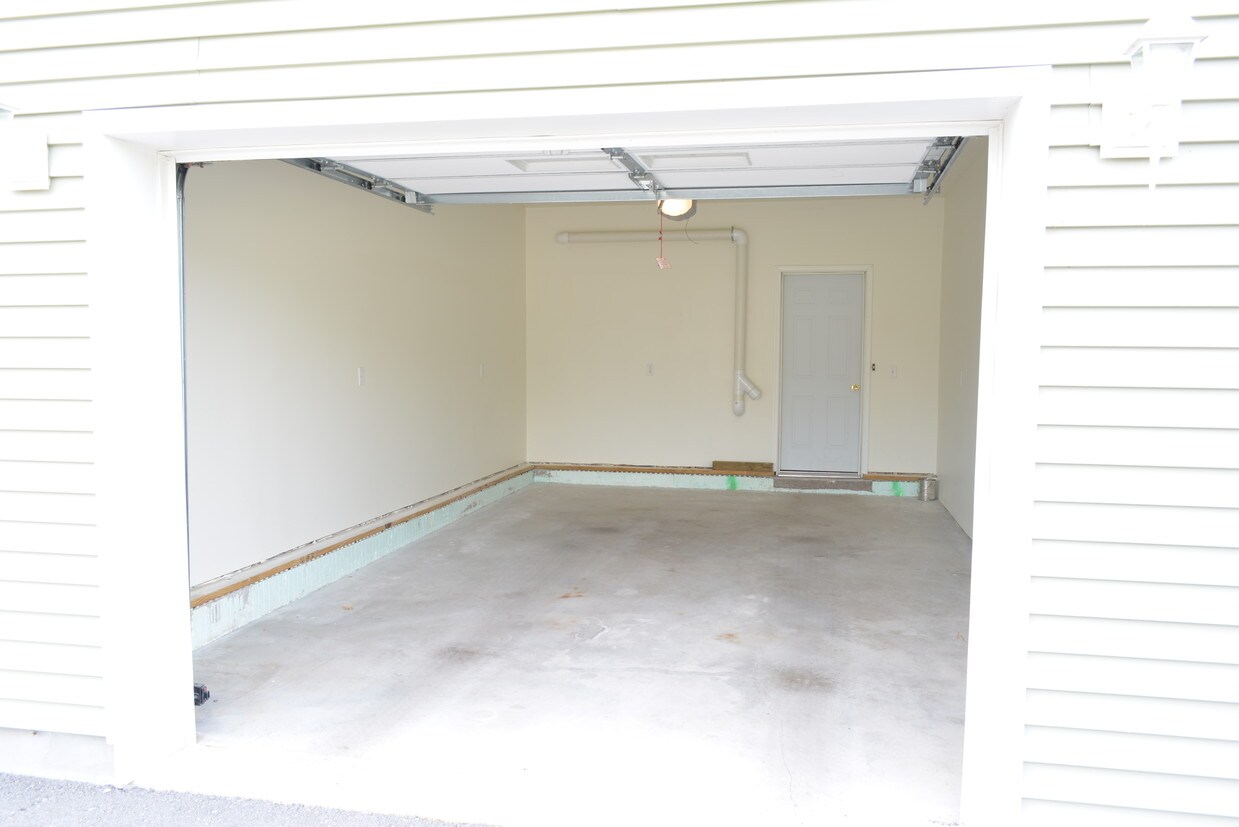 Primary Photo - 25099 NY-37