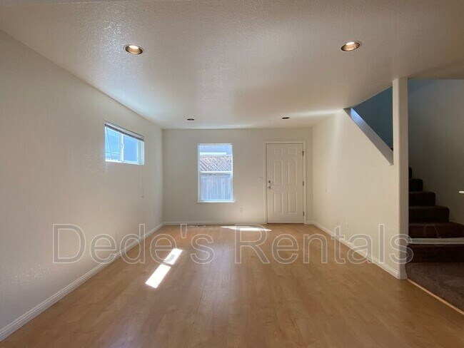 Building Photo - 326 White Pine Ct