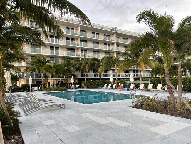Foto del edificio - 2560 S Ocean Blvd