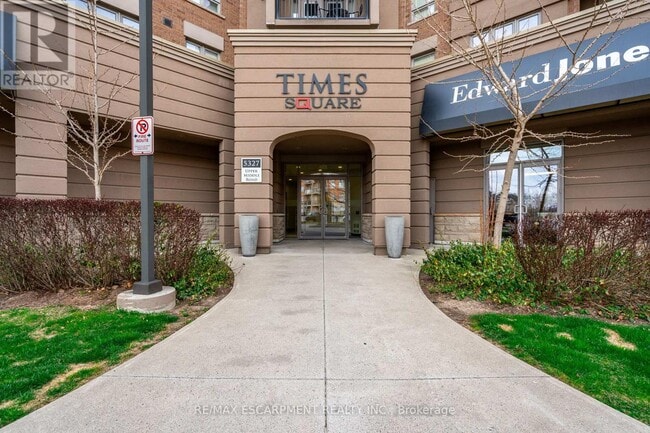 Photo du bâtiment - 5327 Upper Middle Rd