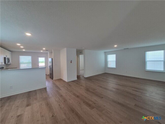 Building Photo - 942 Bluegrass Pt