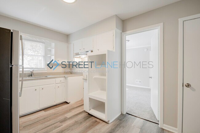 Building Photo - NOW OFFERING $250 OFF FIRST FULL MONTH IF ...