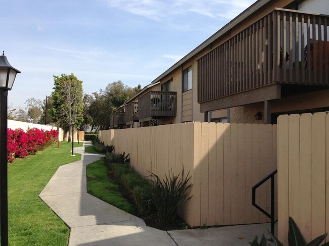 Building Photo - Holder Garden Apartments