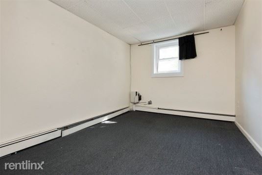 Building Photo - 3 br, 1 bath Apartment - 104 Jefferson St # 1