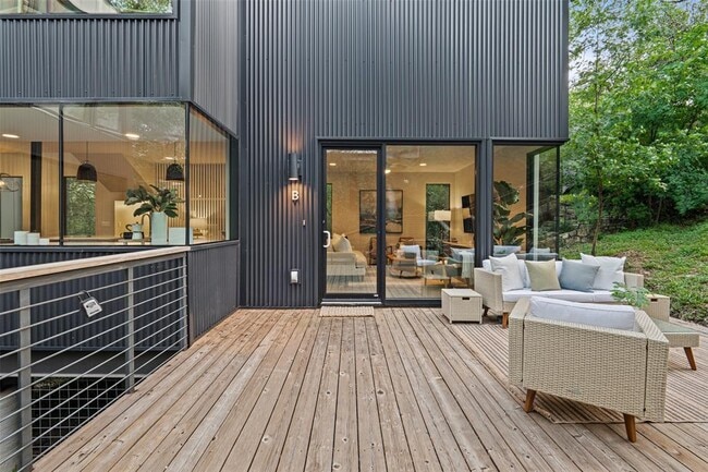 Building Photo - 1327 Bonham Terrace