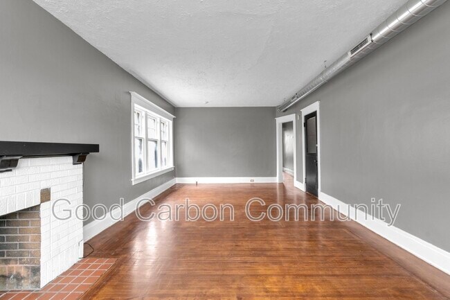 Building Photo - 81 Saranac Ave
