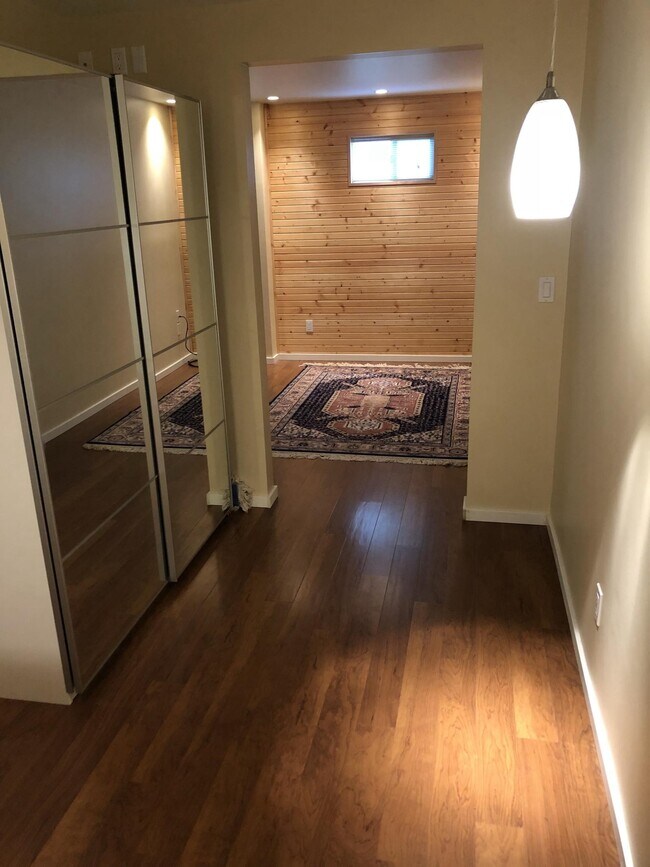 Foto del edificio - 5232 Sand Point Way NE