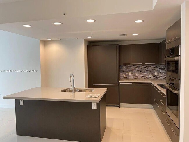 Foto del edificio - 7661 NW 107th Ave