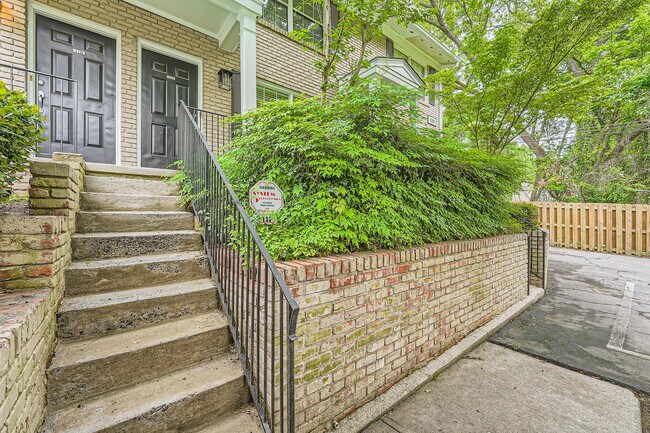Foto del edificio - 2232 Dunseath Ave NW