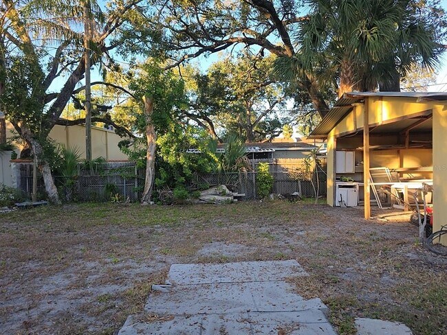 Foto del edificio - 4713 W El Prado Blvd