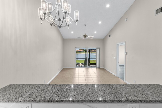 Foto del edificio - 12235 Forest Greens Dr