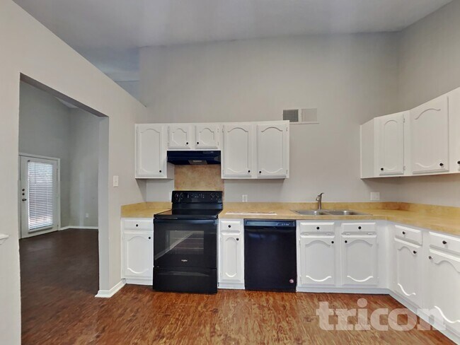 Building Photo - 24022 4 Sixes Ln